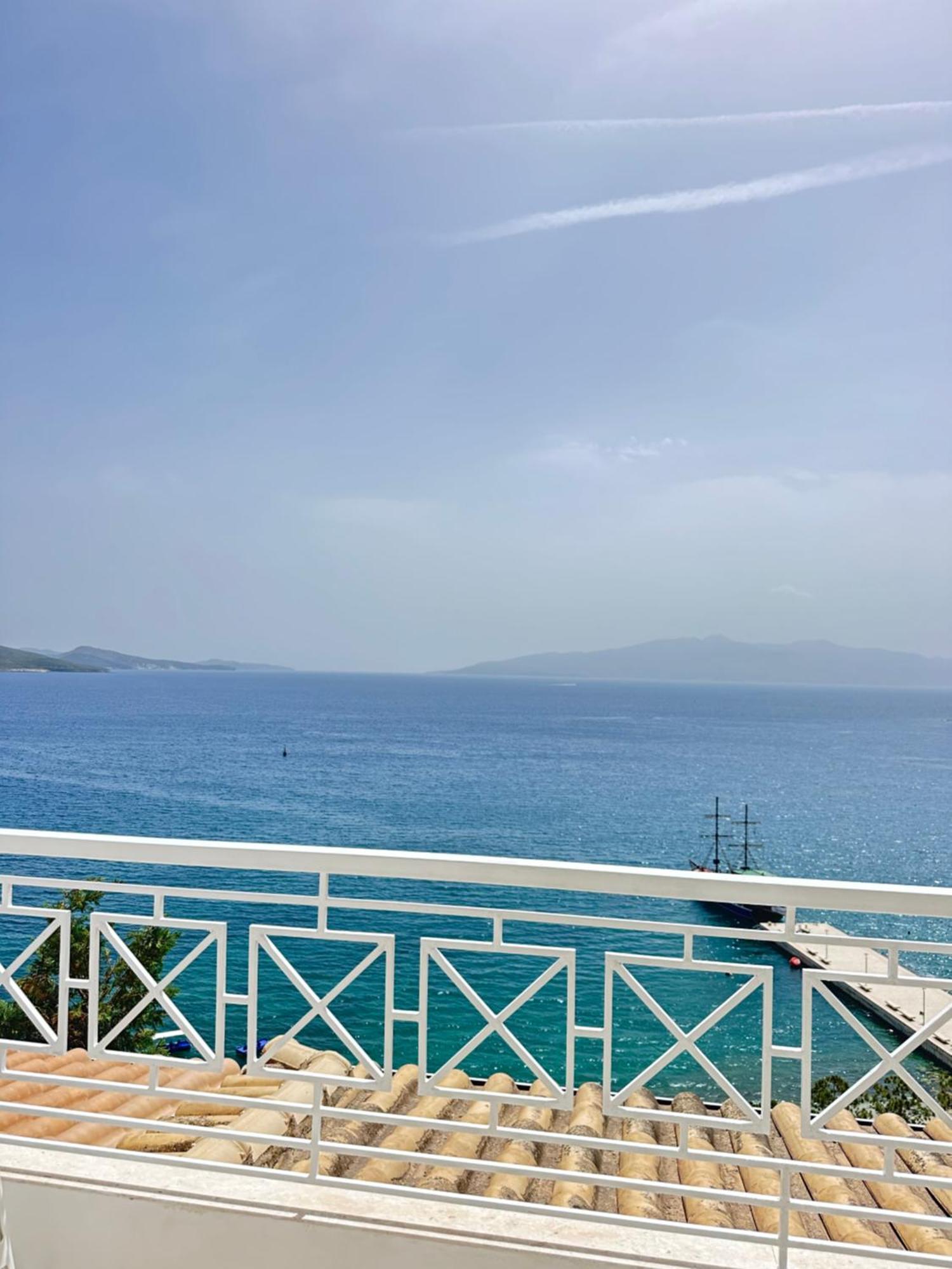 Tini Sea View Apartment Sarandë Exterior foto